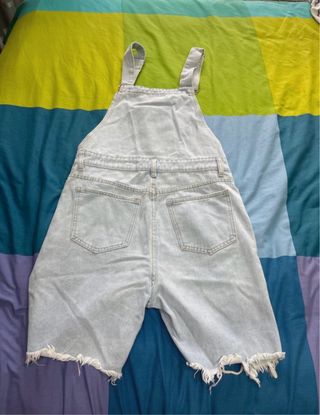 Peto corto vaquero desgastado