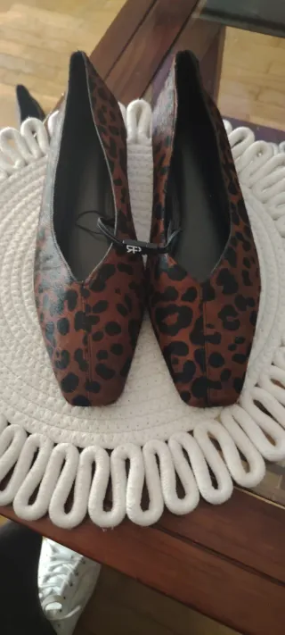 Manoletinas Parfois estampado animal De piel