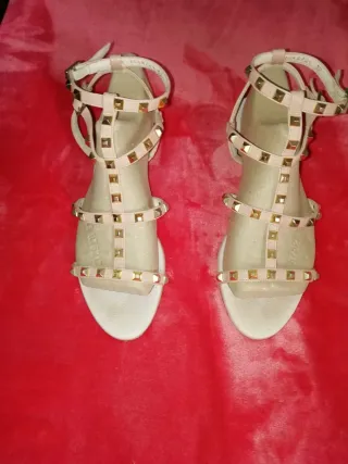 Sandalias LODI piel tachuelas color nude T.39