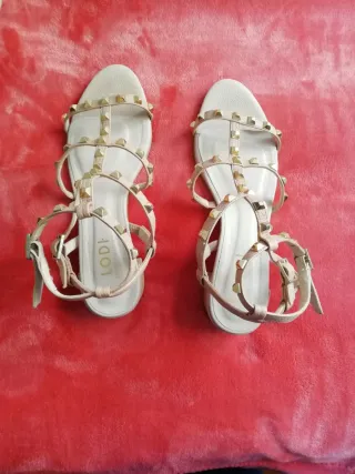 Sandalias LODI piel tachuelas color nude T.39