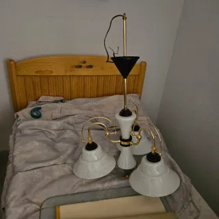 Lámpara de techo clásica dorada y blanca