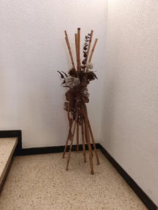 Decoración de escalera de bambú y madera