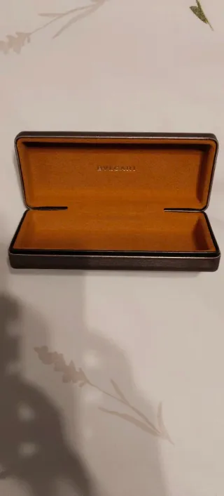 Fundas para gafas Bvlgari y Versace