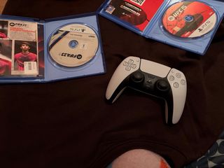 Mando PS5 DualSense + Juegos FIFA 23 y UFC