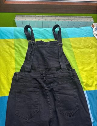 Peto vaquero negro desgarrado