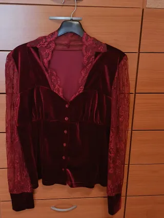 Top terciopelo burdeos encaje