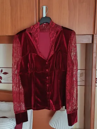 Top terciopelo burdeos encaje