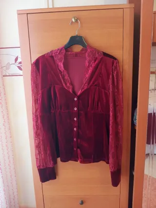 Top terciopelo burdeos encaje