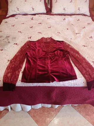Top terciopelo burdeos encaje