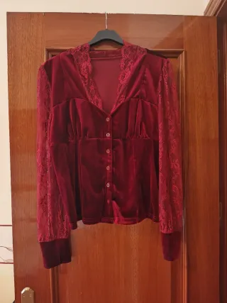 Top terciopelo burdeos encaje