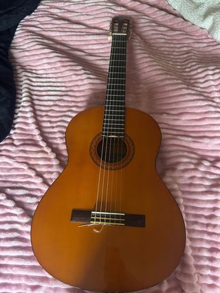 Chitarra Yamaha C40 , capotasto e poggiapiede