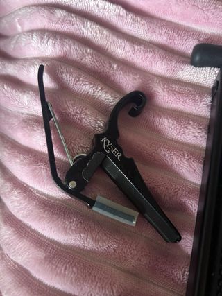 Chitarra Yamaha C40 , capotasto e poggiapiede