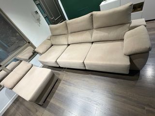 Sofá Chaiselongue con asientos extraíbles.