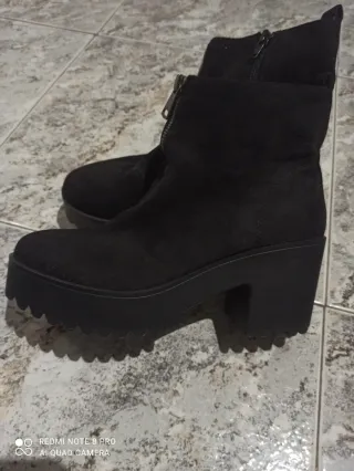 Botines negros plataforma cremallera talla 39