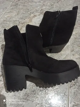 Botines negros plataforma cremallera talla 39