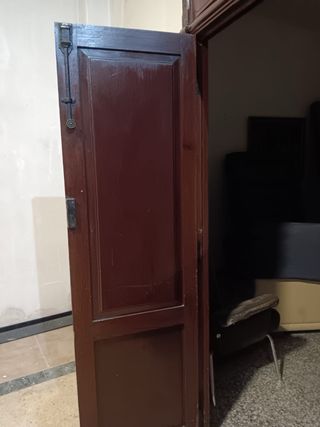 Puerta de madera tallada