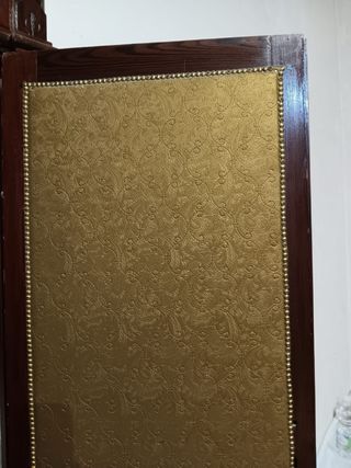 Puerta de madera tallada