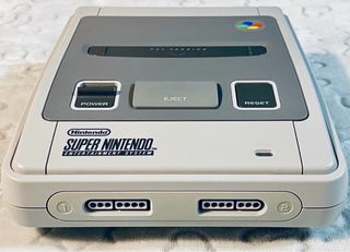 SNES PAL (A-/8.0) + 2x Mandos + Super Mario World