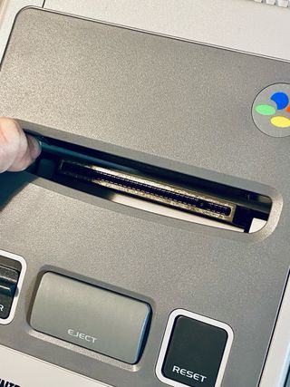 SNES PAL (A-/8.0) + 2x Mandos + Super Mario World