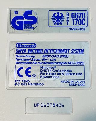SNES PAL (A-/8.0) + 2x Mandos + Super Mario World