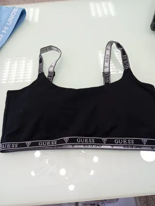 Top deportivo Guess negro