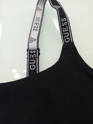 Top deportivo Guess negro