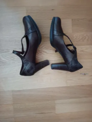 Zapatos de tacón marrones