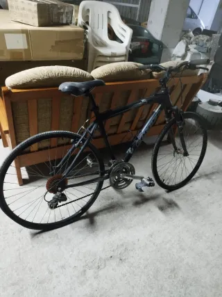 Bicicleta de montaña negra