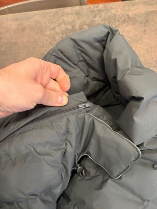 Piumino con cappuccio removibile grigio