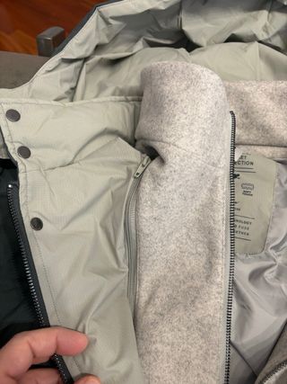 Piumino con cappuccio removibile grigio