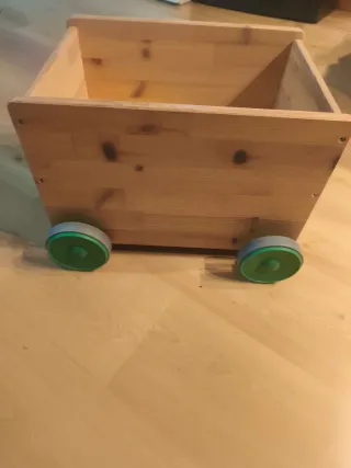 Carro de madera para juguetes