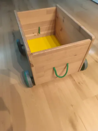 Carro de madera para juguetes