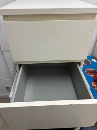 Mesita de noche cajonera Malm Ikea