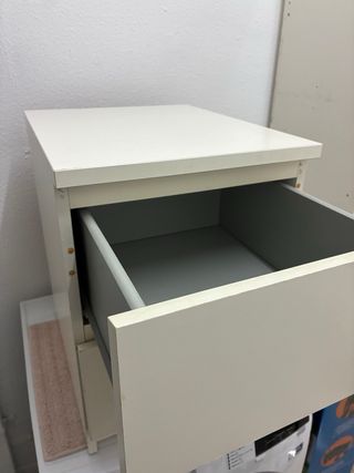 Mesita de noche cajonera Malm Ikea