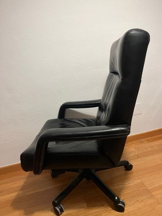 Sillón de oficina escritorio de piel negro