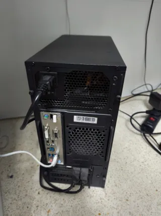 Pacchetto Gaming: Torre + 2 Monitor + Periferiche