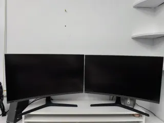 Pacchetto Gaming: Torre + 2 Monitor + Periferiche