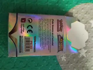 Caja Pokémon Espada y Escudo Astros Brillantes