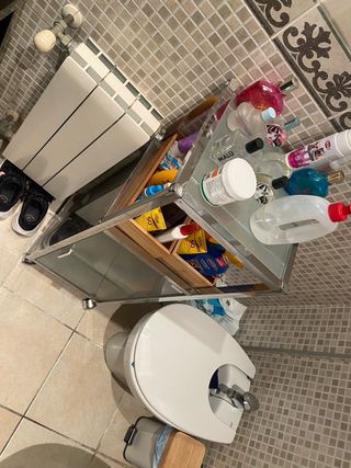 Mueble de baño vitrina con ruedas mobibles