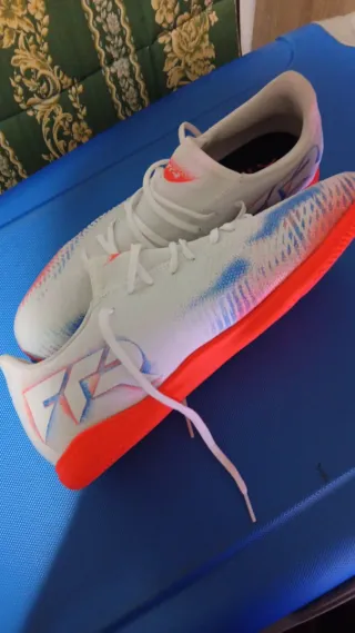 Zapatillas Puma Fútbol Blancas y Rosas