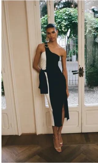 Vestido de fiesta asimétrico blanco y negro