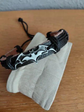 Pulsera de Cuero con Símbolo Batman