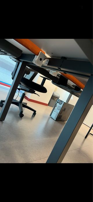 Montador de mobiliario de oficina