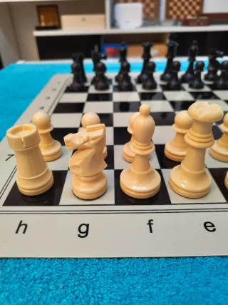Ajedrez plástico Staunton 5.