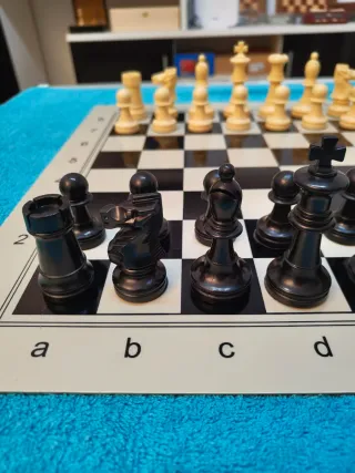 Ajedrez plástico Staunton 5.