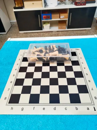 Ajedrez plástico Staunton 5.