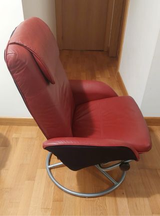 Sillón de piel sintetica rojo giratorio