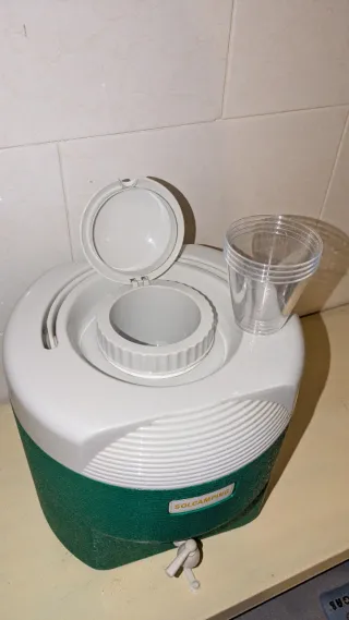 Nevera dispensadora Camping