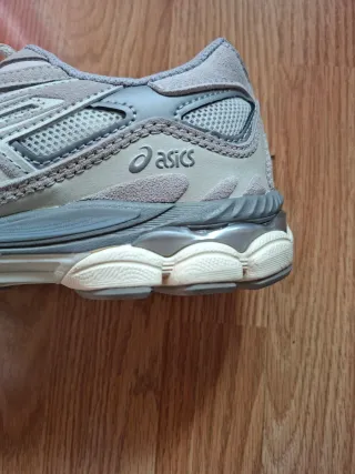 Zapatillas Asics beige