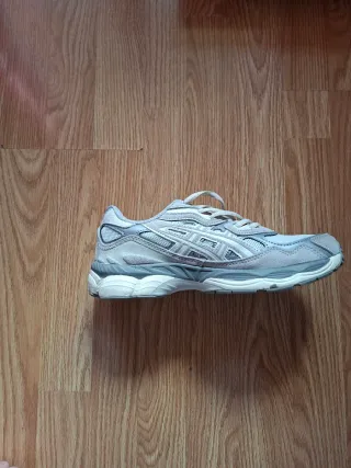 Zapatillas Asics beige